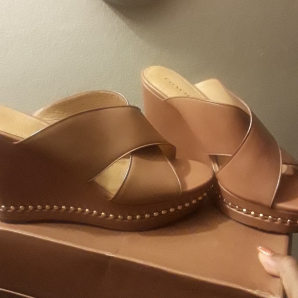 Coach Wedge - Picture 2 of 5